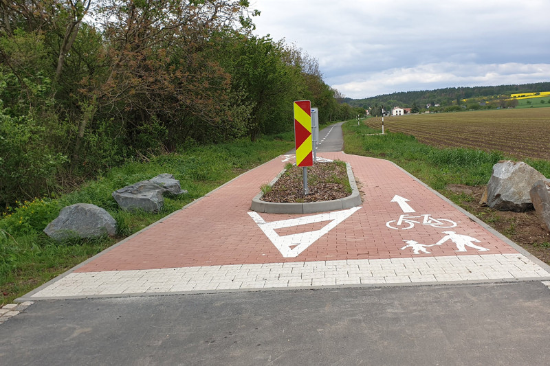 Stezka pro chodce a cyklisty Drahanovice - Střížov